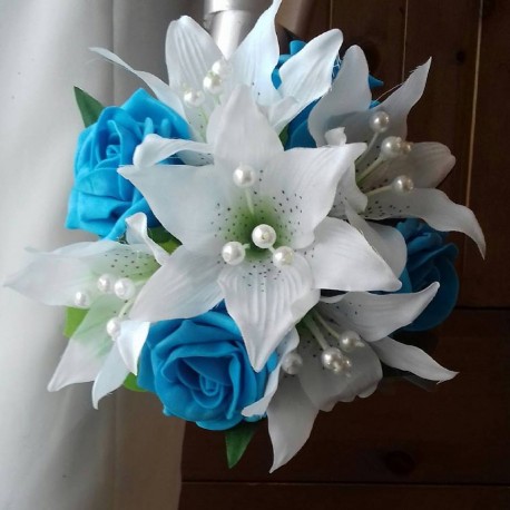 Beau Bouquet de la mariée fait avec des Lys, Roses, Tulle et Perles