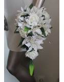 Bouquet de Fleurs Tombant avec des Lys, des roses et du lierre