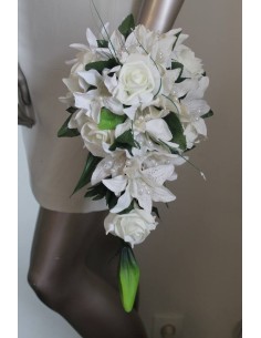 Bouquet de Fleurs Tombant avec des Lys, des roses et du lierre