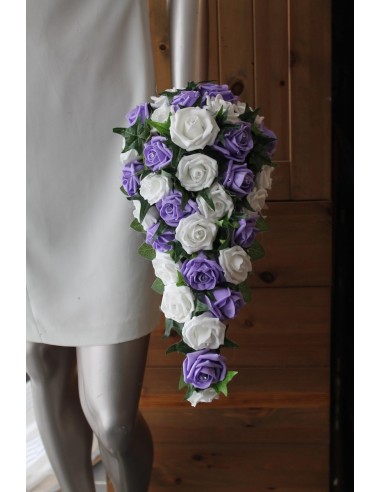 Bouquet mariage cascade parme, blanc avec roses, diamants, lierre