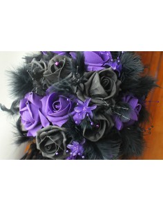 Bouquet mariée gothique violet et noir perles plumes 2