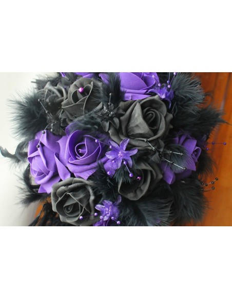 Bouquet mariée gothique violet et noir perles plumes