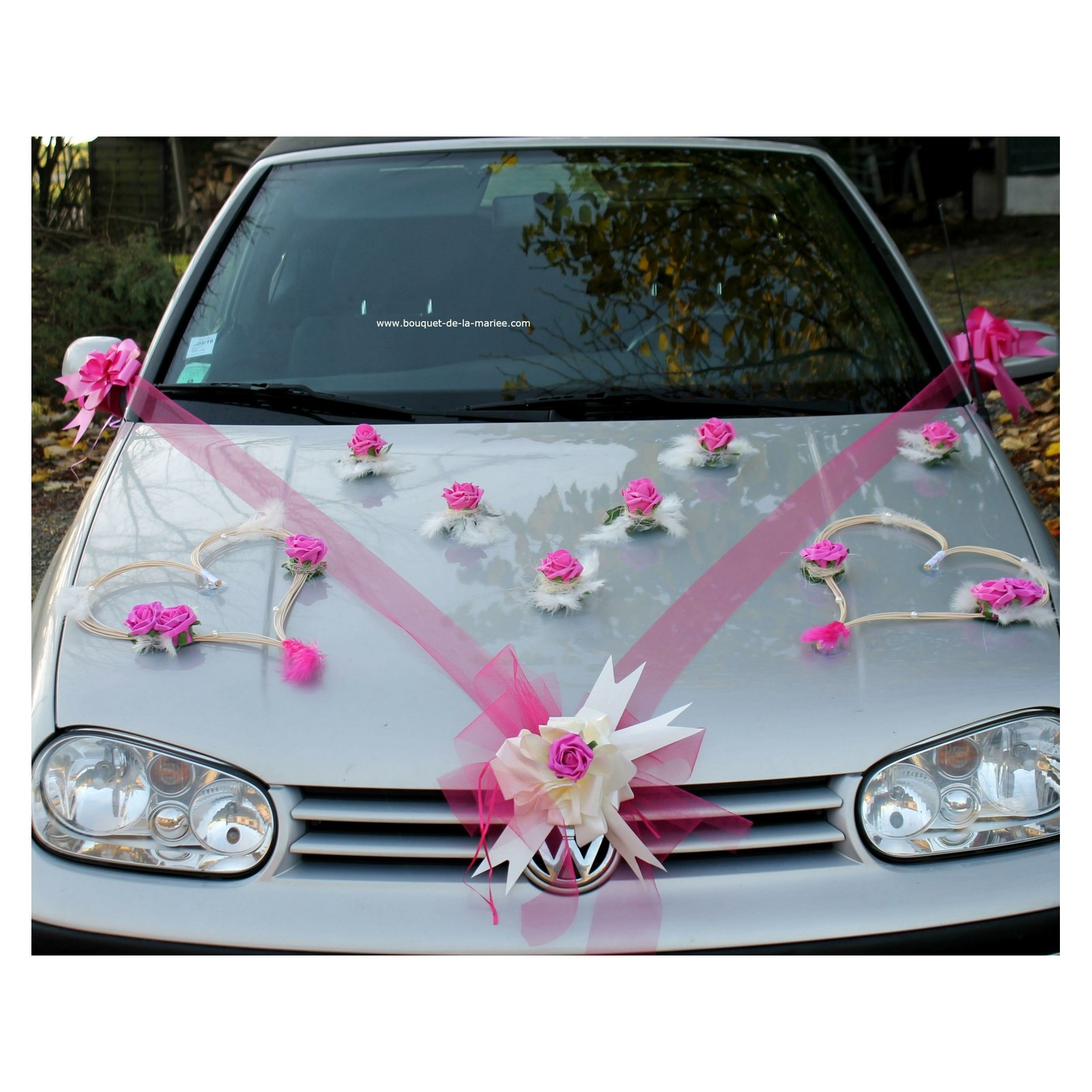 Décoration voiture mariage coeurs tulle ruban fuchsia Bouquet-de-la-mariee