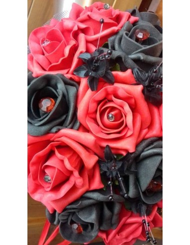Bouquet de mariée Rond Rouge et Noir orné des perles et strass