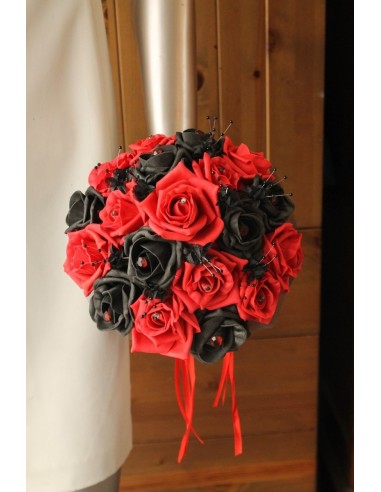 Bouquet de mariée Rond Rouge et Noir orné des perles et strass