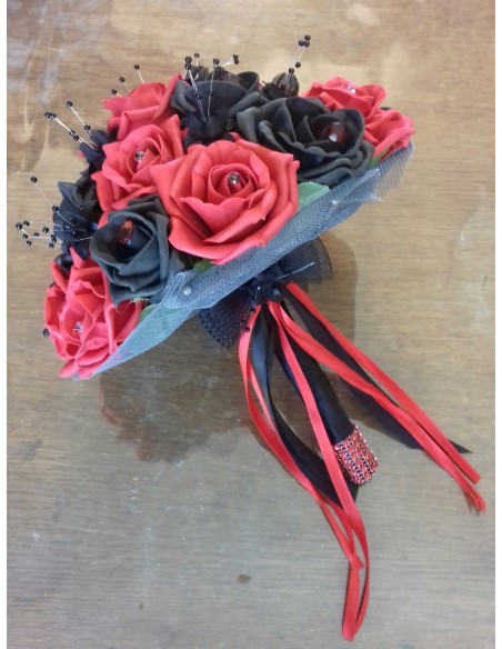 Bouquet de mariée Rond Rouge et Noir orné des perles et strass