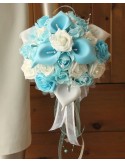 Bouquet Mariée arums bleu et blanc orné des perles