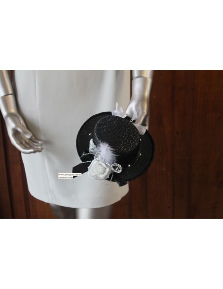 Coussin d'alliances mariage chapeau haut de forme noir et blanc