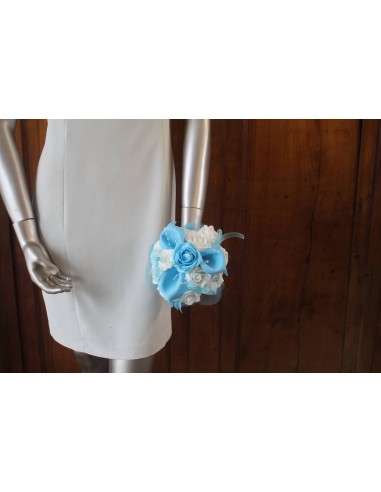 Bouquet Demoiselle d'honneur arums bleu et blanc perles