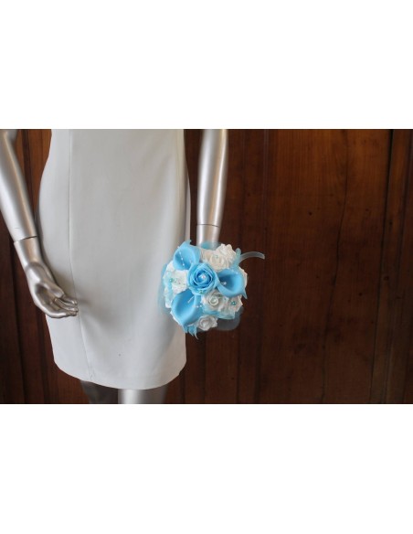 Bouquet Demoiselle d'honneur arums bleu et blanc perles Bouquet Demoiselle d'honneur arums bleu et blanc perles