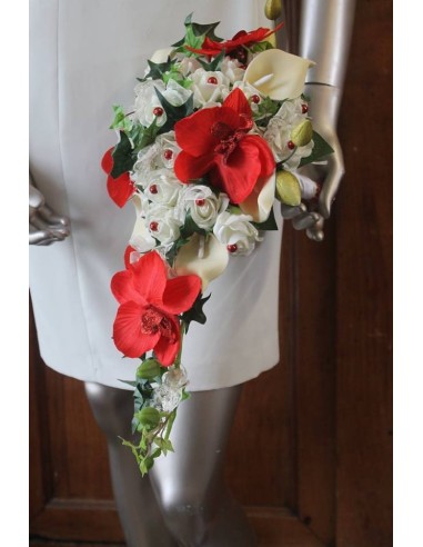 Bouquet de fleurs mariee cascade thème arums et orchidées rouges