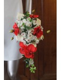 Bouquet de fleurs mariee cascade thème arums et orchidées rouges