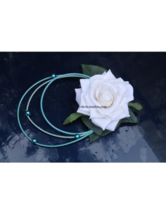 Composition florale de voiture de mariage bleu turquoise et blanc 2