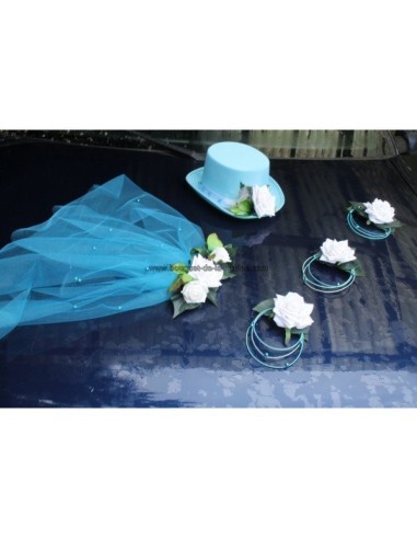 Composition florale de voiture de mariage bleu turquoise et blanc