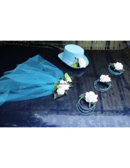 Composition florale de voiture de mariage bleu turquoise et blanc