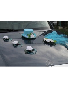 Composition florale de voiture de mariage bleu turquoise et blanc