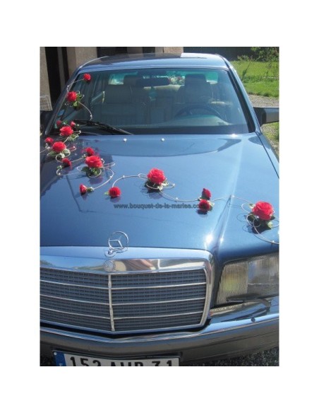 6 compositions florales pour voiture de mariage avec des roses