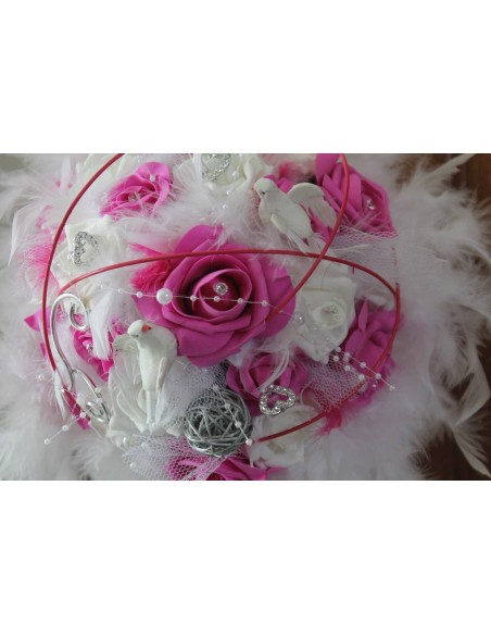 Bouquet Mariée Blanc et Fuchsia plumes, rotin, colombes!