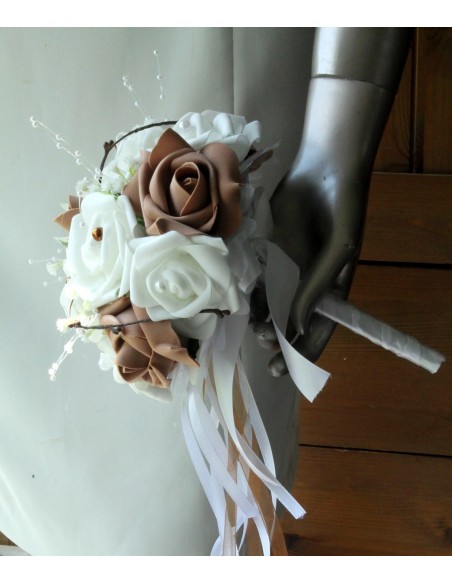 Bouquet demoiselle d'honneur avec des Roses Chocolat et perles Bouquet demoiselle d'honneur avec des Roses Chocolat et perles