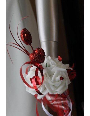 Bouquet demoiselle d'honneur rouge pour mariage avec des roses