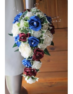 Bouquet Mariage Cascade thème bleu, bordeaux avec de belles roses