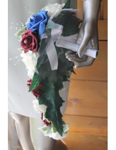 Bouquet Mariage Cascade thème bleu, bordeaux avec de belles roses 2