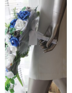 Bouquet mariage retombant style Bleu Royale et Gris 2