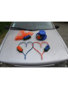 Décoration voiture mariage Chapeau voile et cœurs orange et bleu roi 2