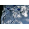 Compositions florales voiture de mariage roses bleu royale