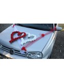 Décoration voiture mariage coeurs et tulle rouge