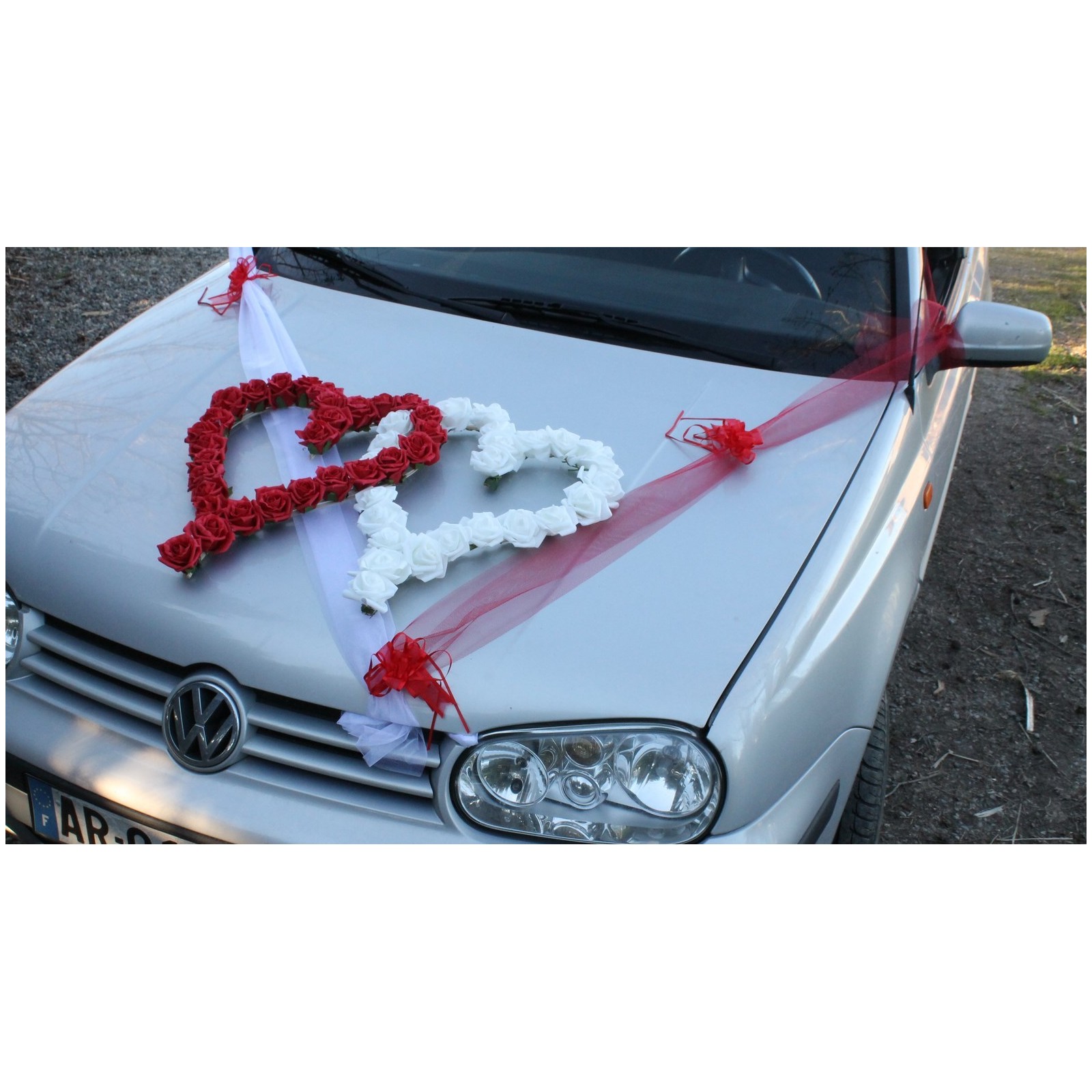 Décoration voiture mariage coeurs et tulle rouge - Bouquet-de-la-mariee