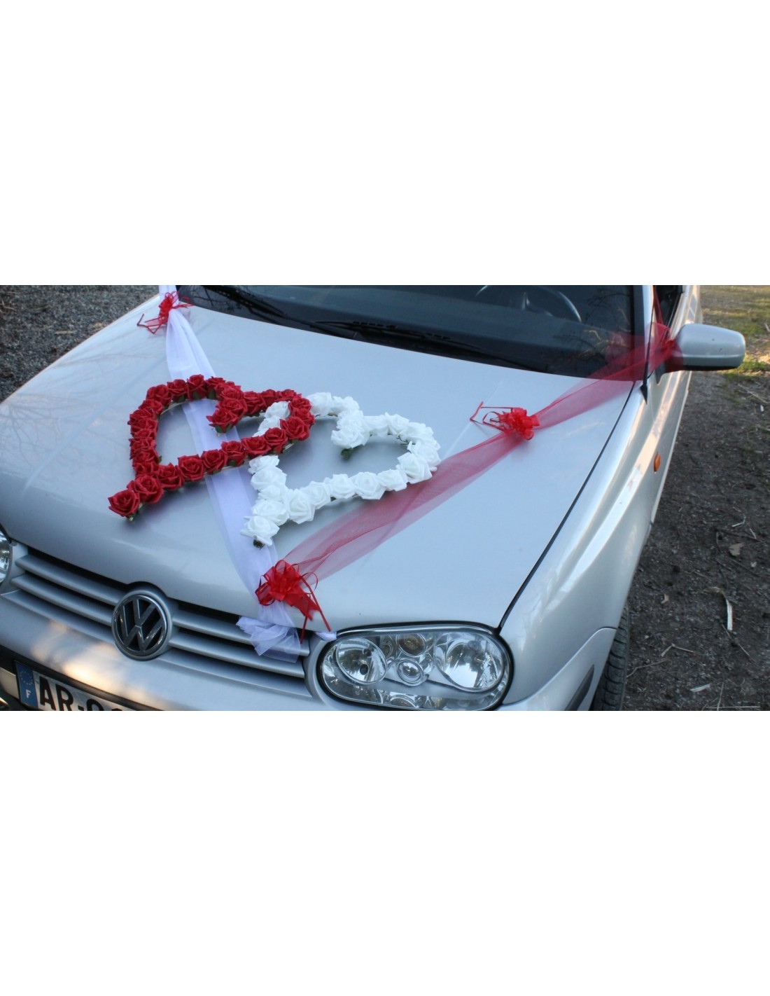 Décoration voiture mariage coeurs et tulle rouge