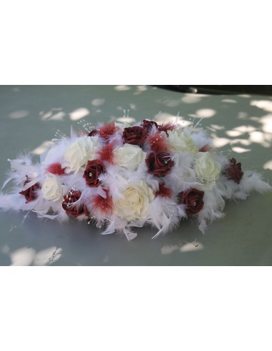 Décoration voiture mariage mariées rose, diamants et plumes