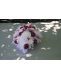Décoration voiture mariage mariées rose, diamants et plumes