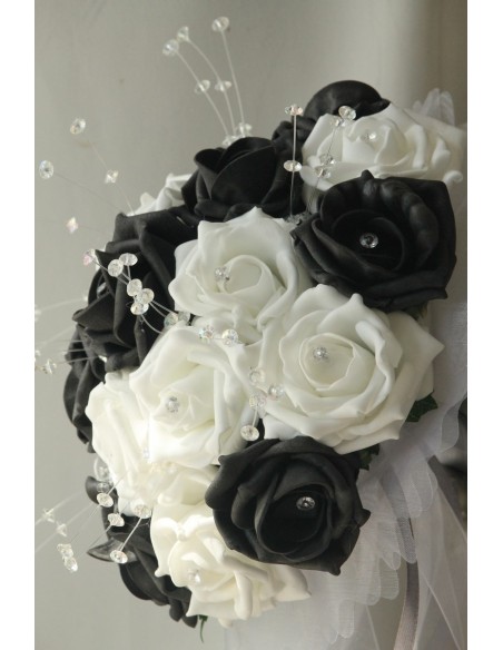 Bouquet mariee rond couleur noir et blanc avec des diamants