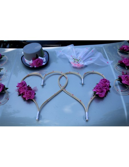 Décoration de voiture mariage coeurs, chapeau et voile thème fuchsia