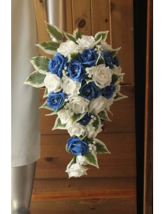Bouquet de mariée cascade Mariage thème bleu roi et blanc 2