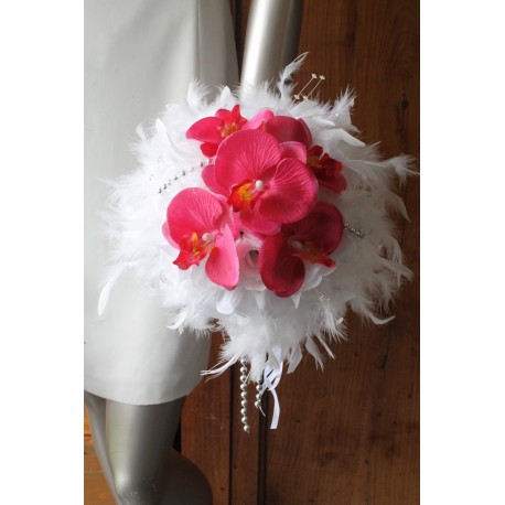 Bouquet mariée rond thème orchidées fuchsia, plumes, perles