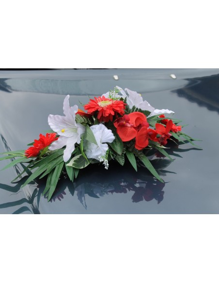 Composition florale voiture mariage + 4 petites décorations rouge