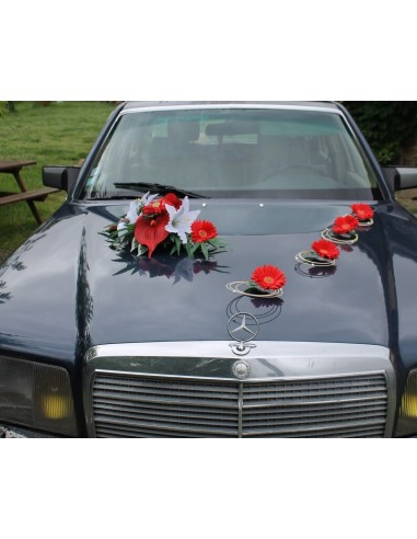 Composition florale voiture mariage + 4 petites décorations rouge