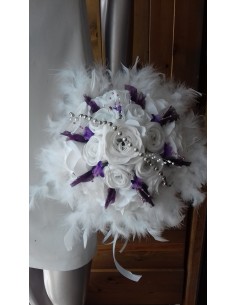 Bouquet mariée et boutonnière blanc et violet plumes 2