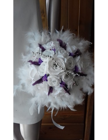 Bouquet mariée et boutonnière blanc et violet plumes