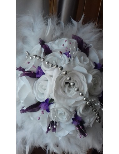 Bouquet mariée et boutonnière blanc et violet plumes