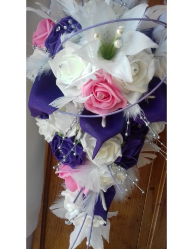 BOUQUET MARIÉE TOMBANT ARUMS ROSES ET LYS VIOLET ROSE BLANC