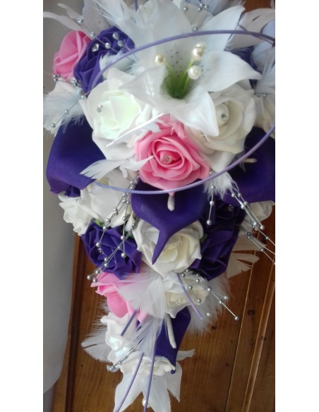 BOUQUET MARIÉE TOMBANT ARUMS ROSES ET LYS VIOLET ROSE BLANC