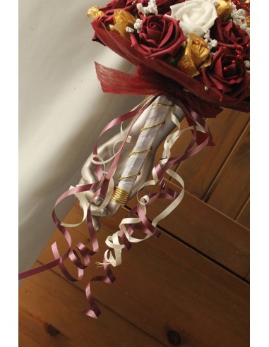 Bouquet Mariée Rond fleurs thème roses bordeaux et or