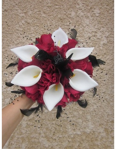 Bouquet Mariage Rond "Gothique" avec roses, arums,perles et plume