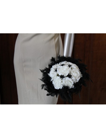 Bouquet de Mariée Rond noir/blanc ou noir/ivoire avec roses, plumes