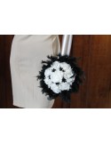 Bouquet de Mariée Rond noir/blanc ou noir/ivoire avec roses, plumes