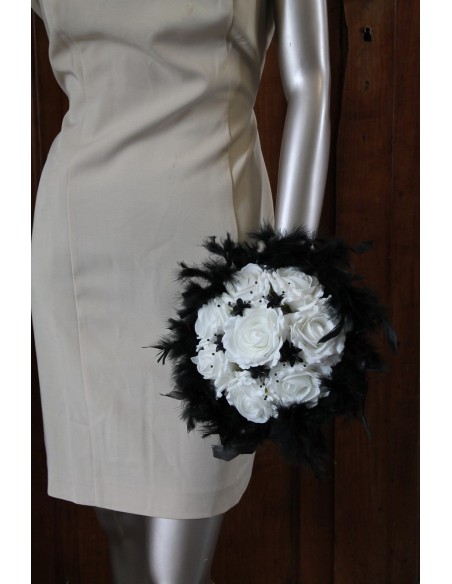 Bouquet de Mariée Rond noir/blanc ou noir/ivoire avec roses, plumes